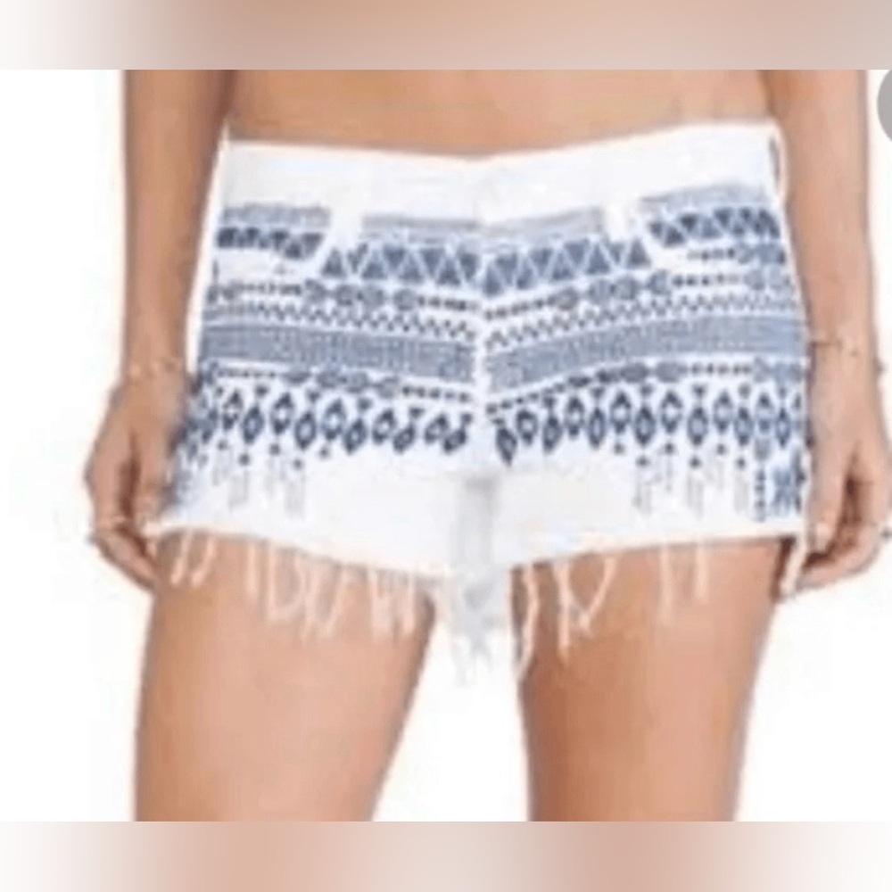 Blank NYC Blue and White Patterned Jean Shorts embroidered size 25